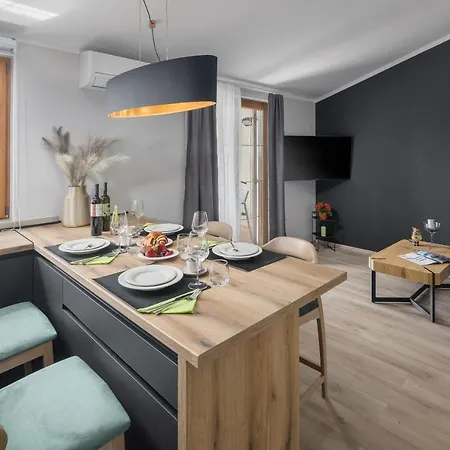 Alena Apartment *