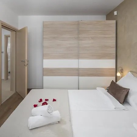 Alena Apartment *