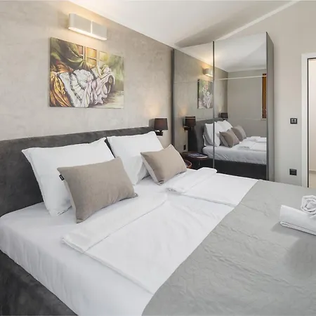 Alena Apartment *