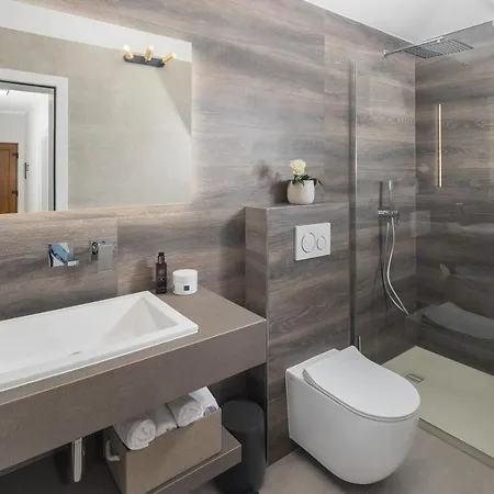 Alena Apartment *