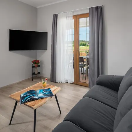 阿伦娜别墅公寓 波雷奇