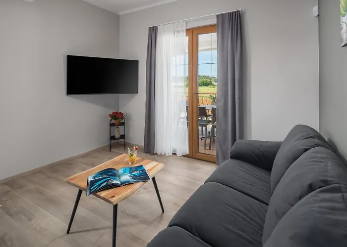 阿伦娜别墅公寓 波雷奇