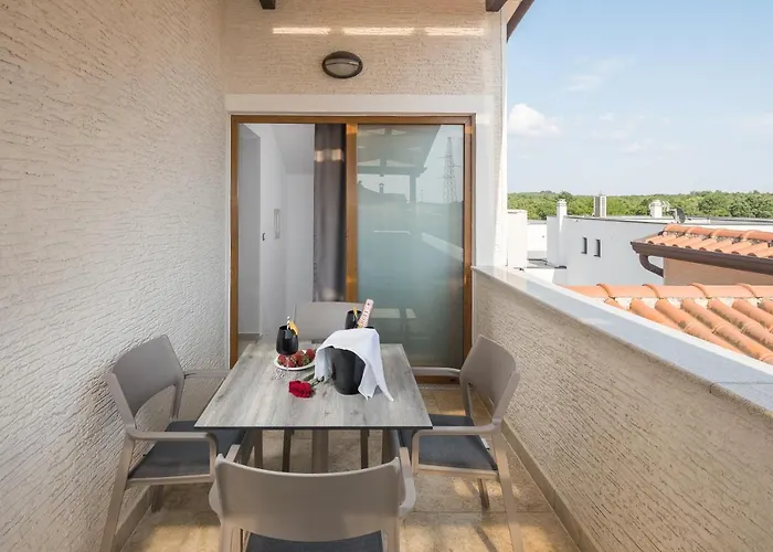 阿伦娜别墅公寓 *